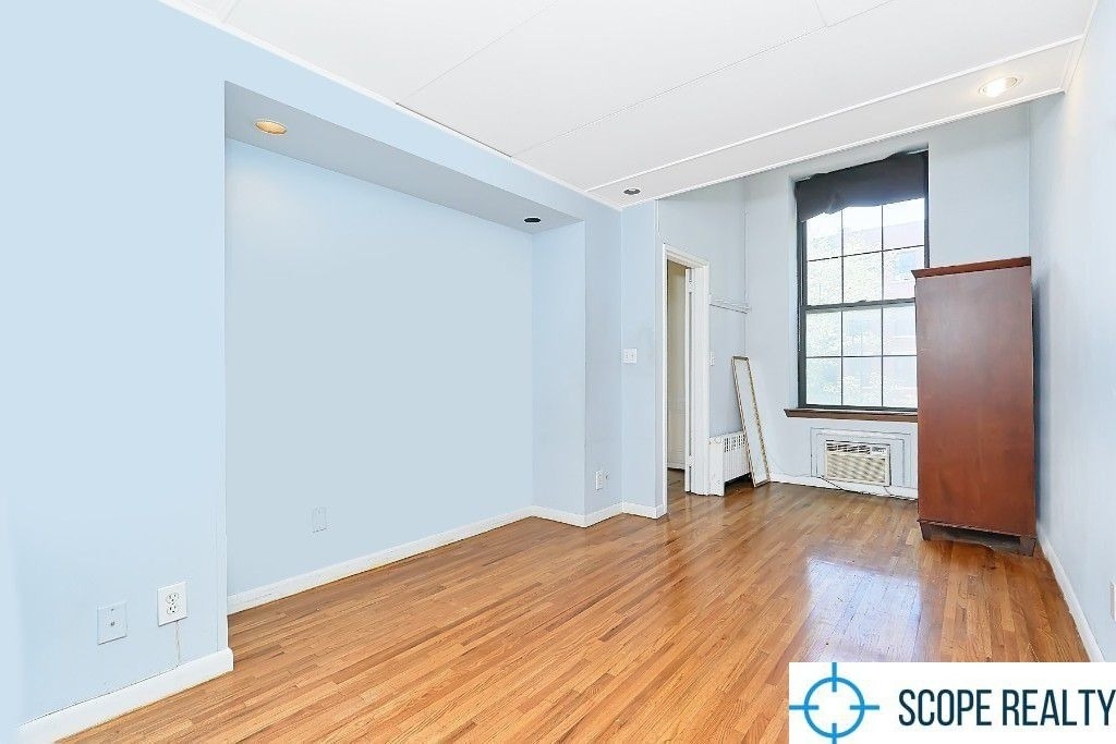 219 W 14th Street - Photo 2