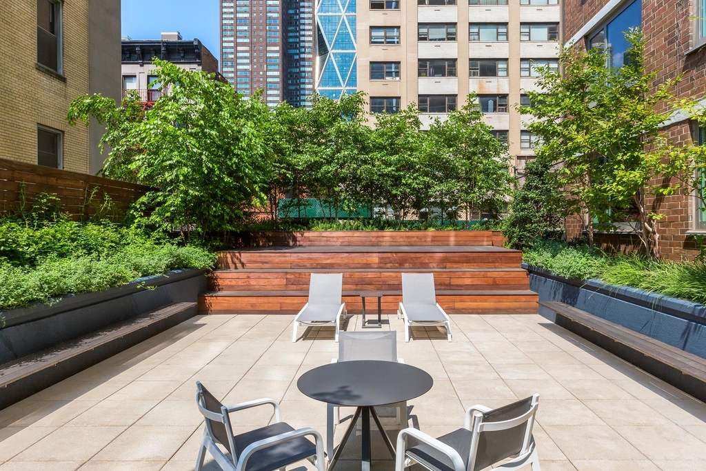 301 West 53rd St - Photo 15