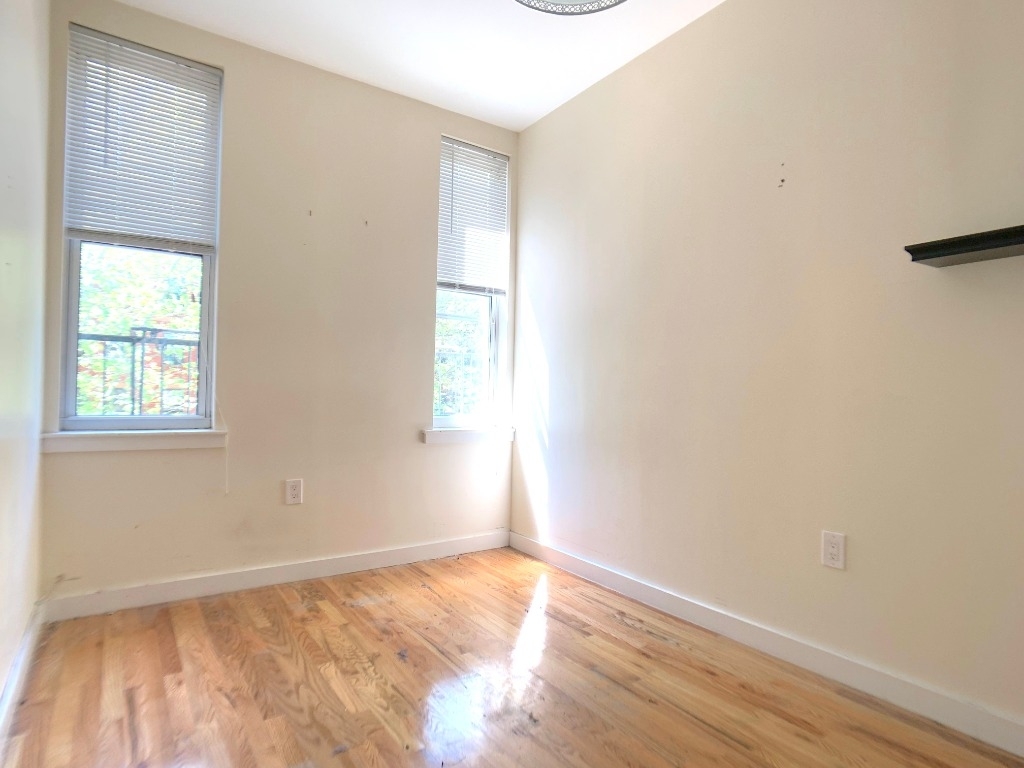 518 Grand St - Photo 4