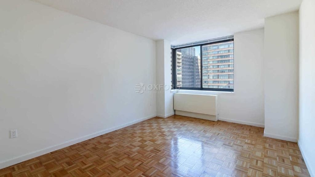 W 54th St. - Photo 11