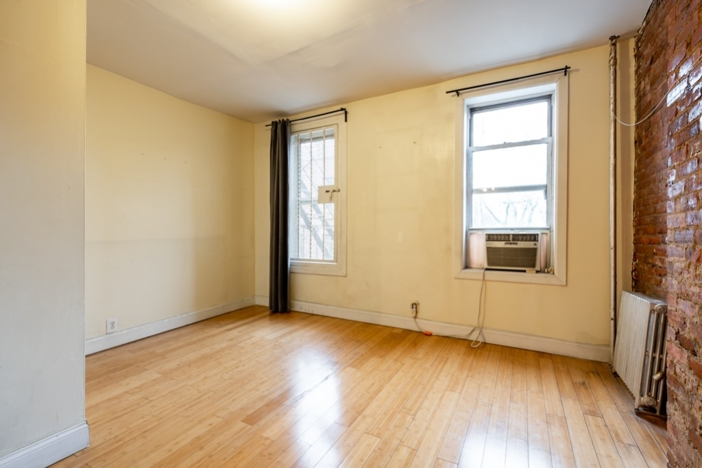 189 Bedford Ave, Brooklyn - Photo 3