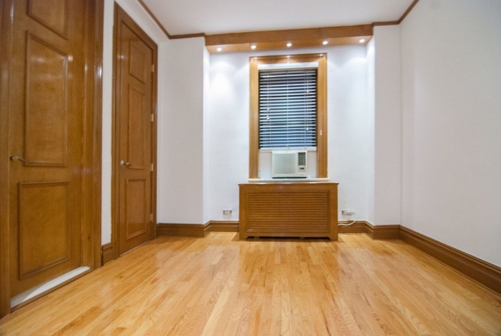 150 W 58 St Apt 3B - Photo 6