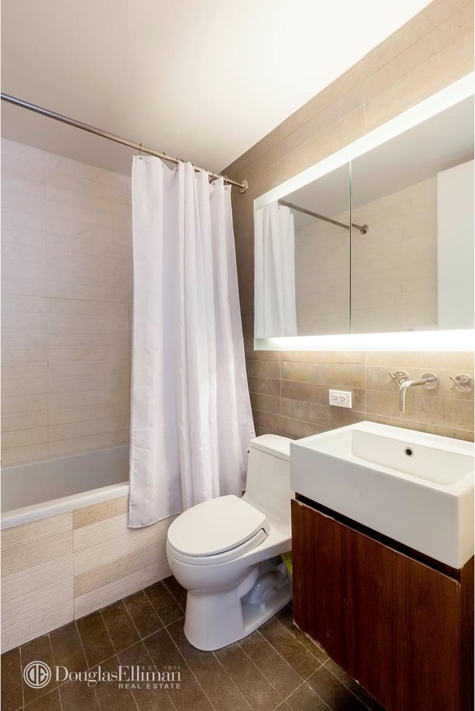 515 East 72nd St - Photo 4