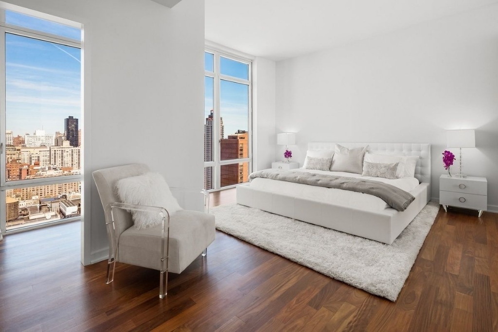 450 West 45th Street - Photo 2