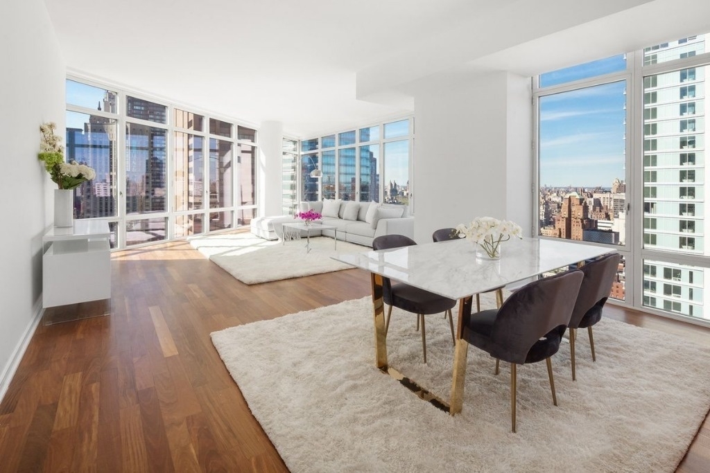 450 West 45th Street - Photo 4