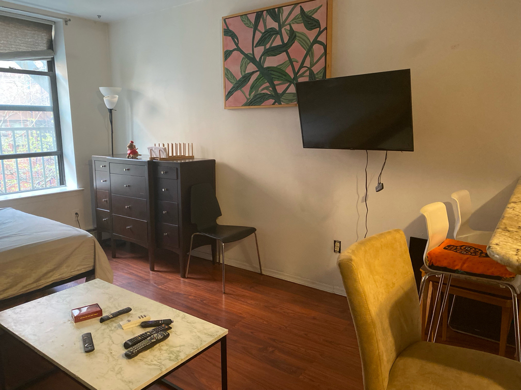 524 West 50th Street - Photo 8