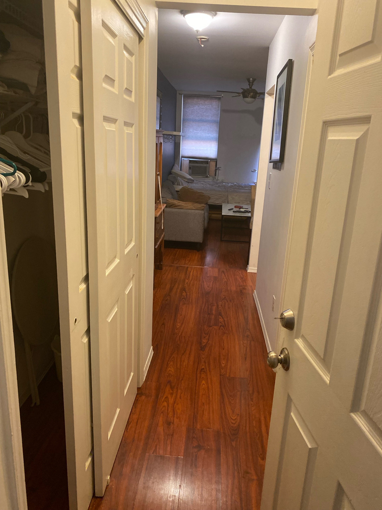 524 West 50th Street - Photo 1