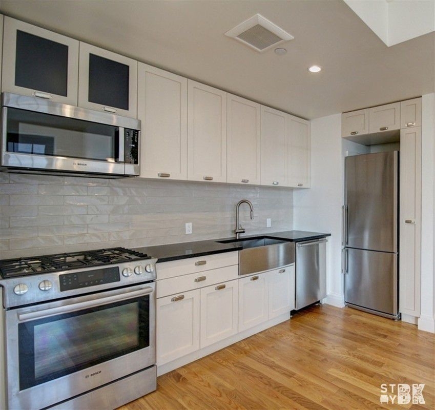 1035 Fulton St - Photo 1