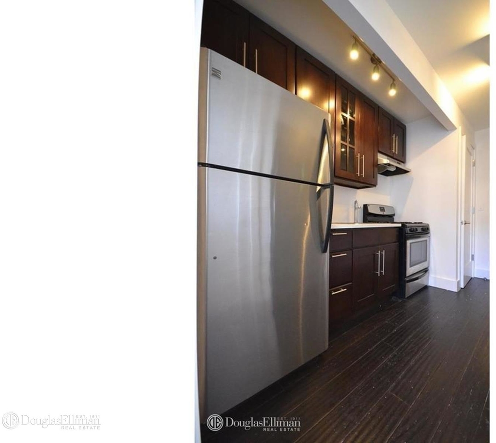 642 Tenth Avenue - Photo 3