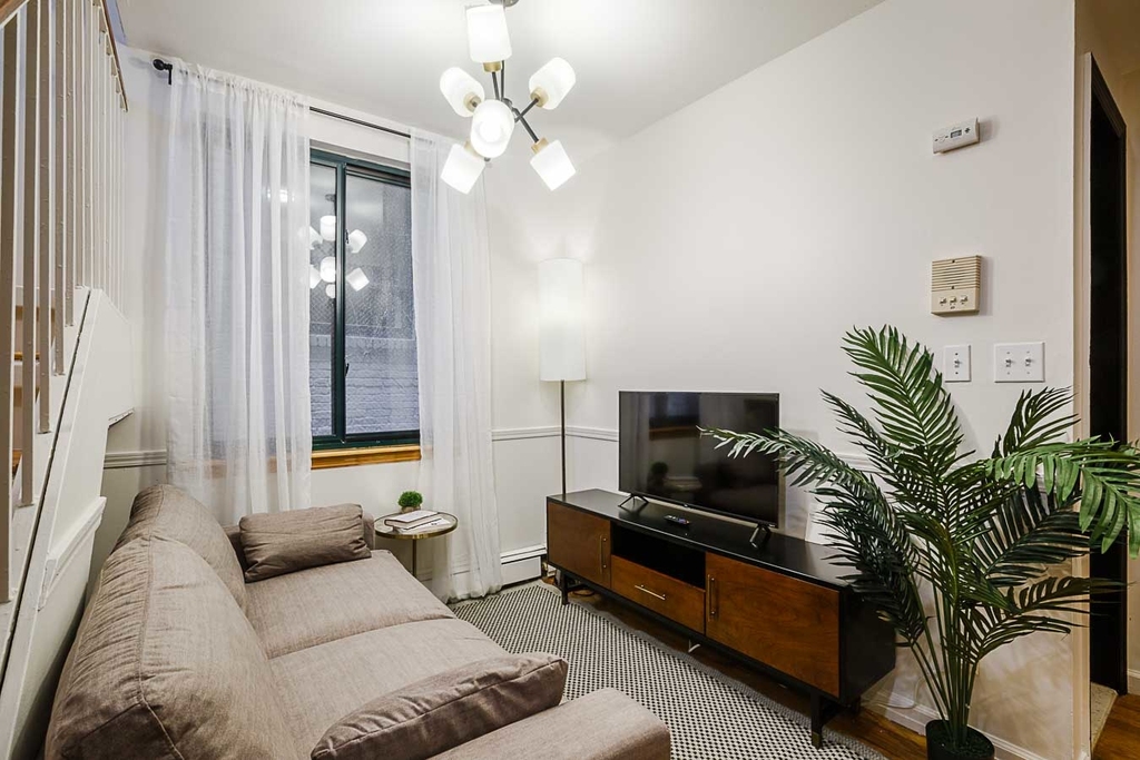 375 East 10th #4b, Unit 4b, Room D, New York City, Ny, 10009 - Photo 6