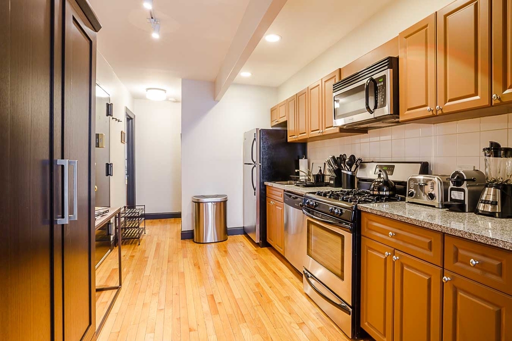 356 W 39th St #3, Unit 3, Room C, New York City, Ny, 10018 - Photo 7