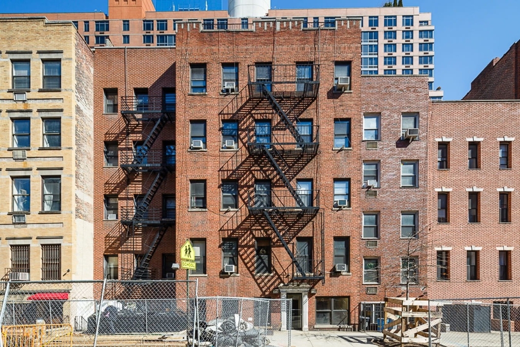 239 East 33rd Street - Photo 11