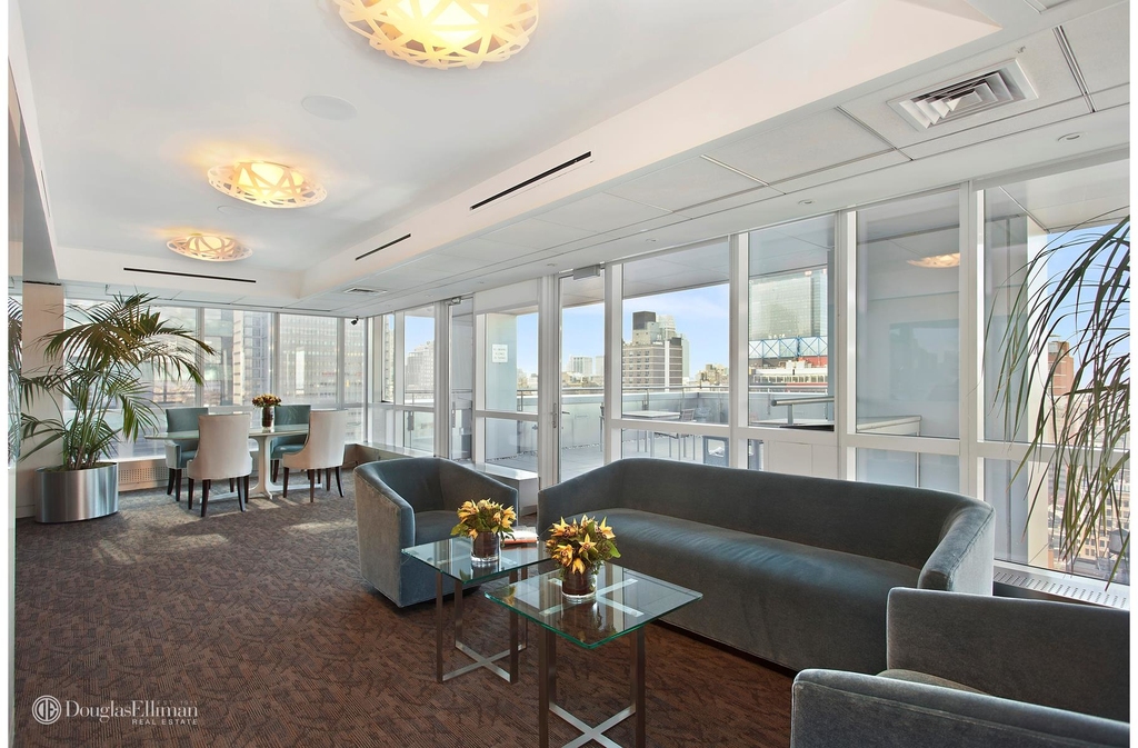 350 West 42nd St - Photo 14