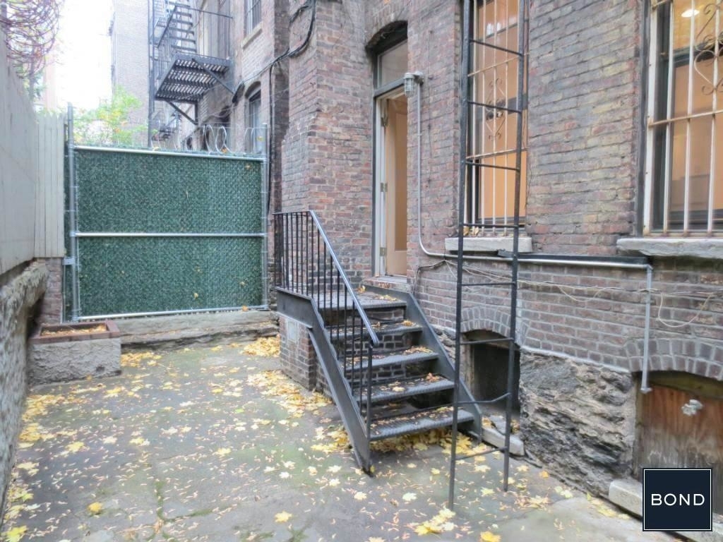 East 85 Street - Photo 6