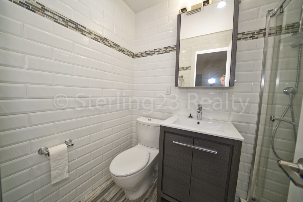 21-08 Steinway, Astoria, Ny, 11105 - Photo 5