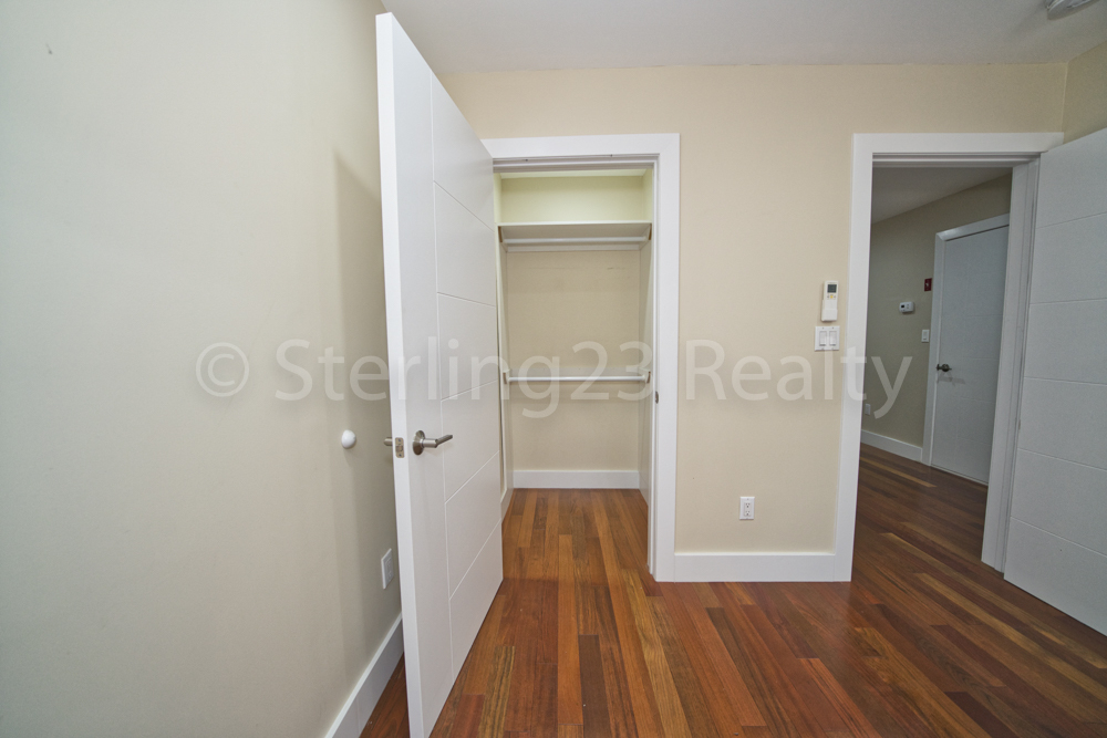 21-08 Steinway, Astoria, Ny, 11105 - Photo 7