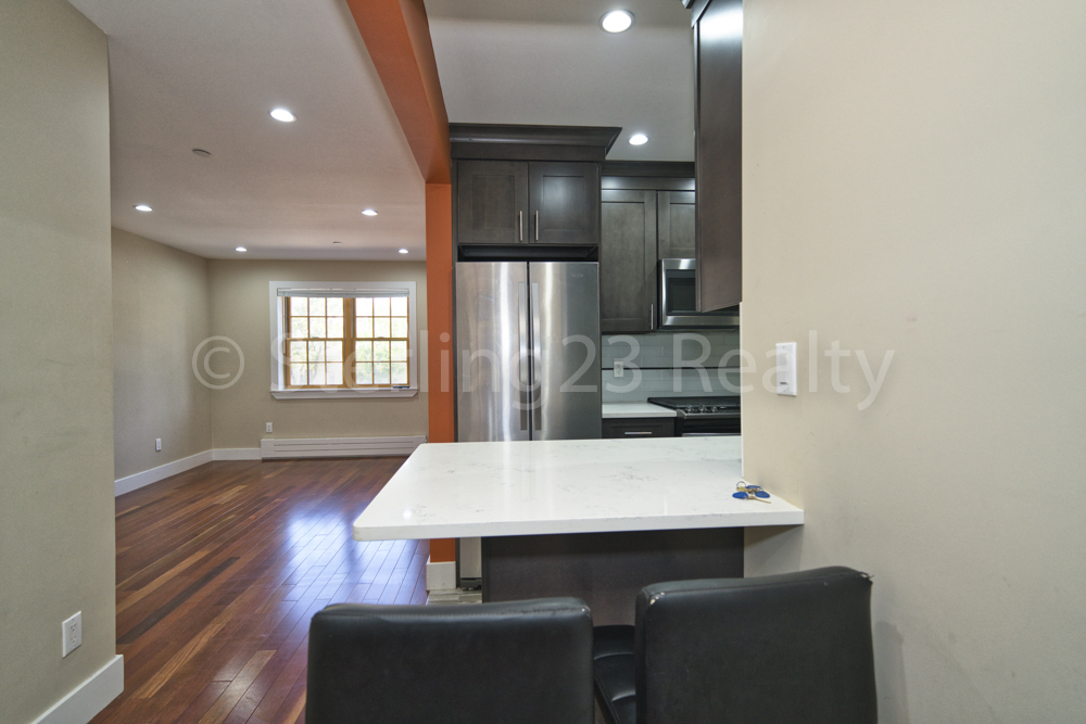 21-08 Steinway, Astoria, Ny, 11105 - Photo 2