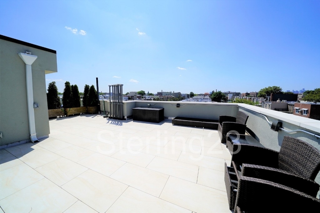 21-08 Steinway, Astoria, Ny, 11105 - Photo 11