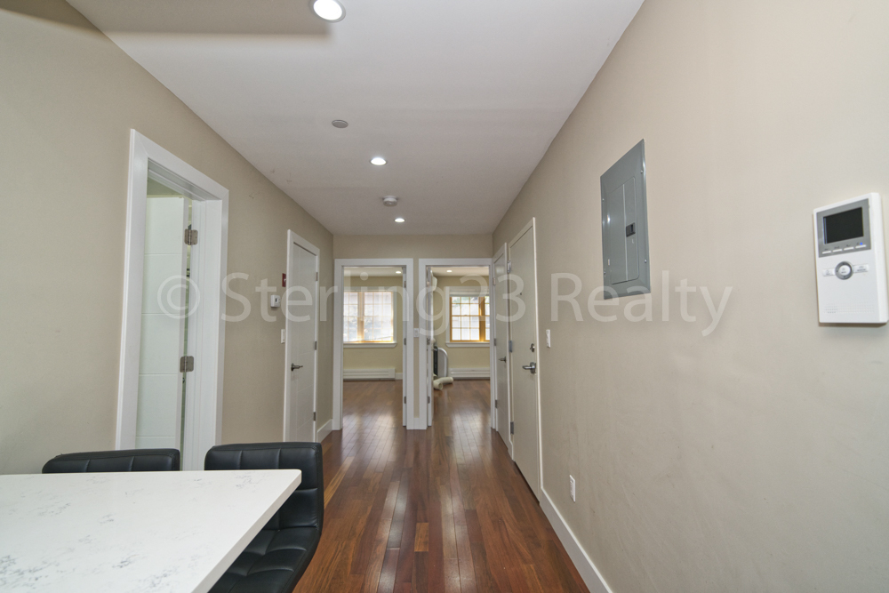 21-08 Steinway, Astoria, Ny, 11105 - Photo 9