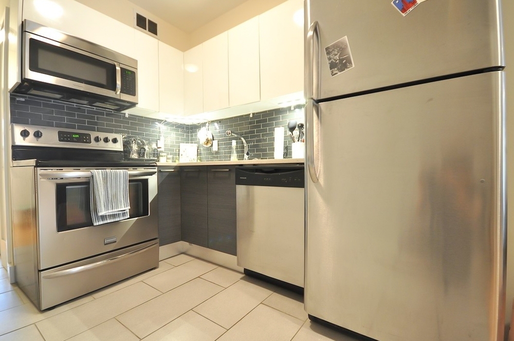 1462 Second Avenue - Photo 3