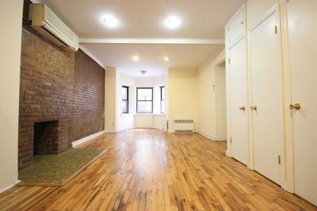 245 West 76th - Photo 0