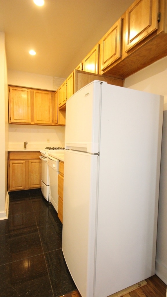 245 West 76th - Photo 3