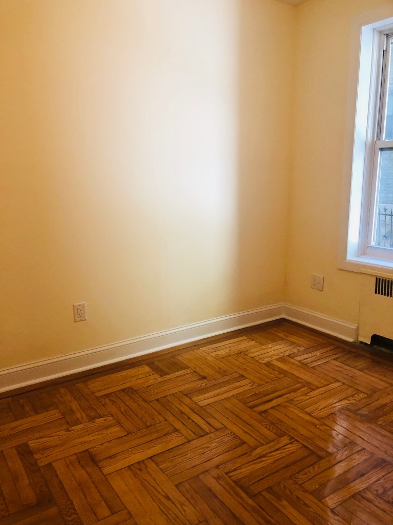 189 East 18th Street - Photo 4