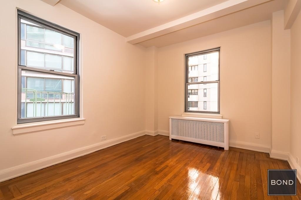 38 street second avenue - Photo 2