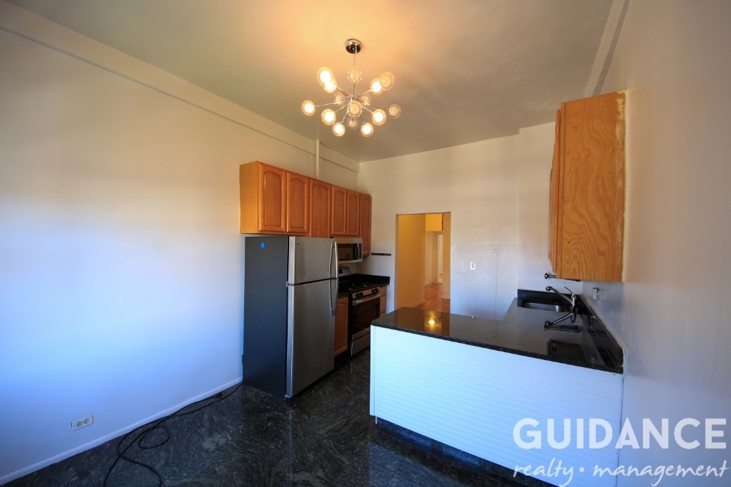 215 West 101 Streetk - Photo 1