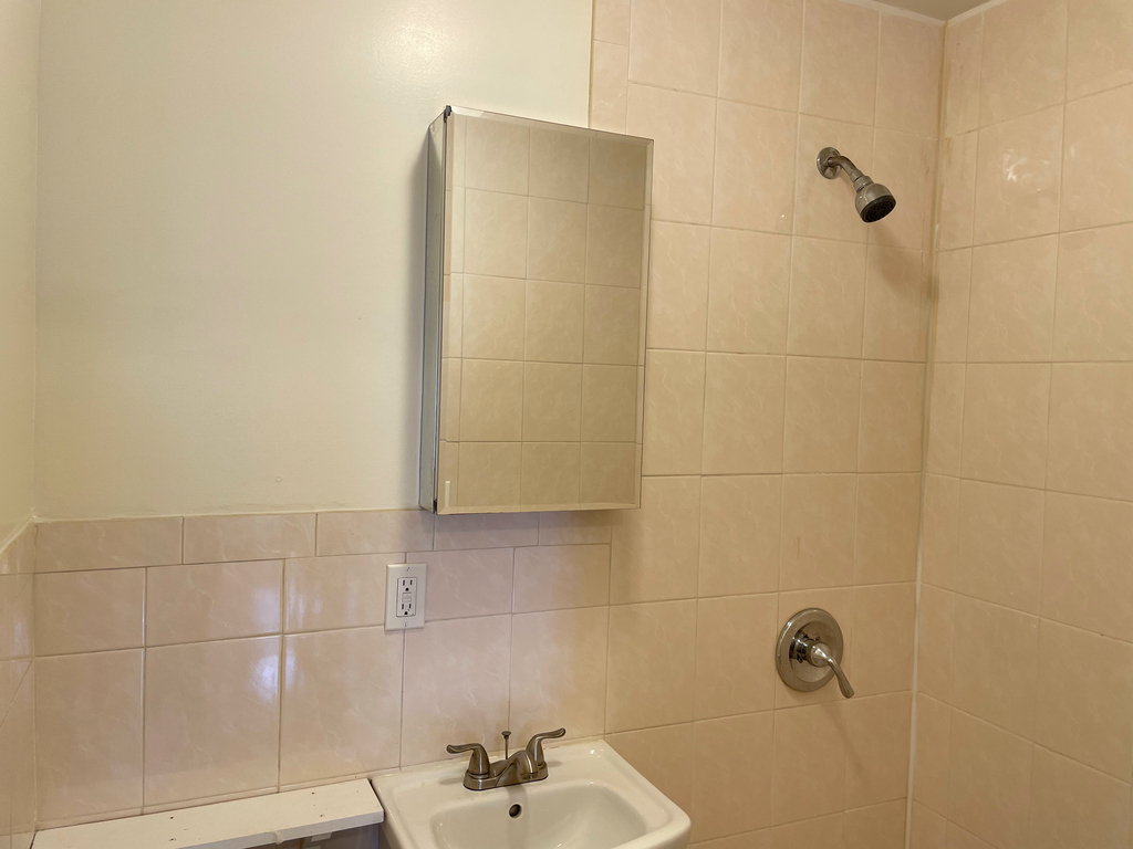 425 East 114th Street - Photo 6