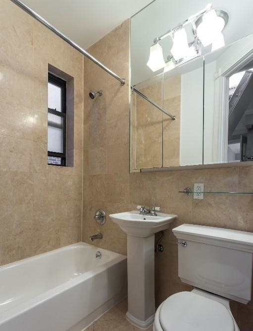 KIPS BAY unit with PRIVATE outdoor space! - Photo 3