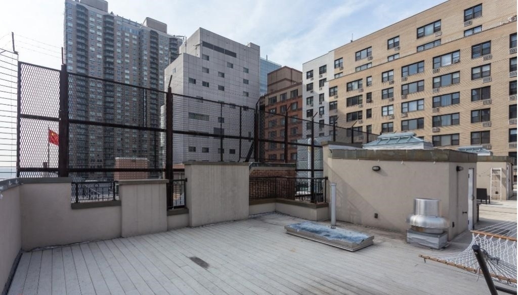 KIPS BAY unit with PRIVATE outdoor space! - Photo 1