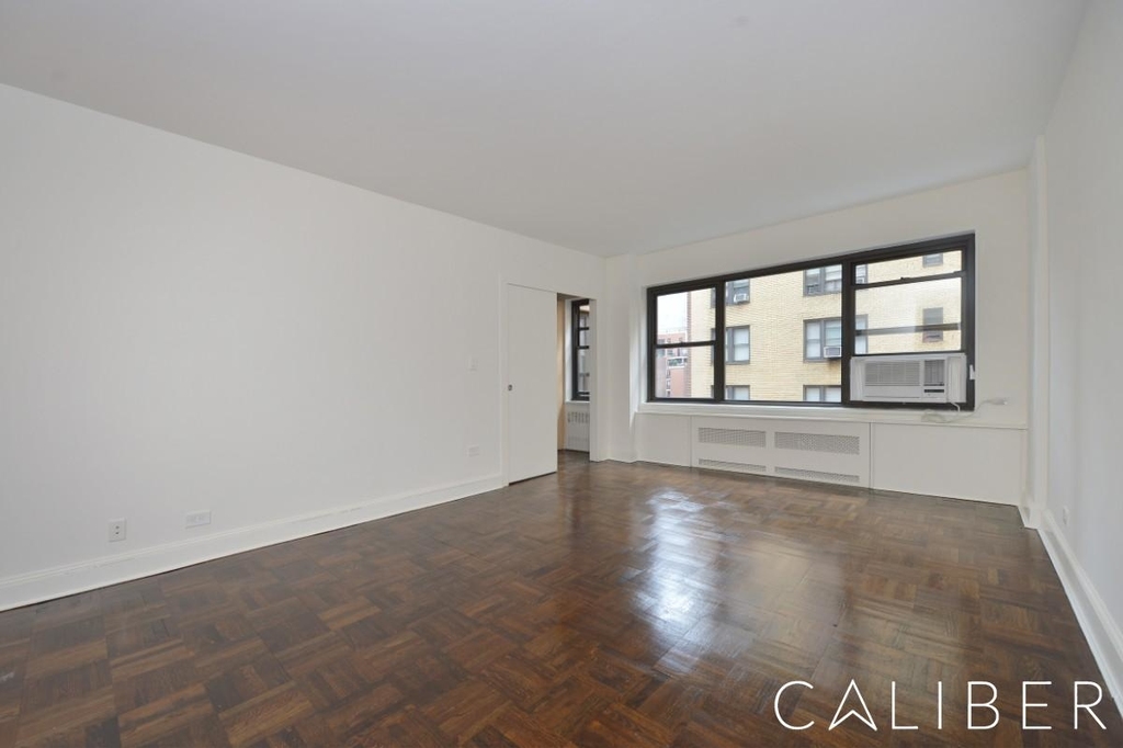 East 55th Street - Photo 4