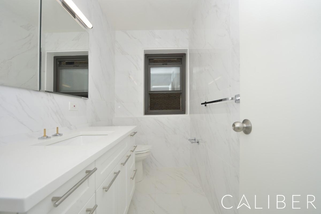 East 55th Street - Photo 8