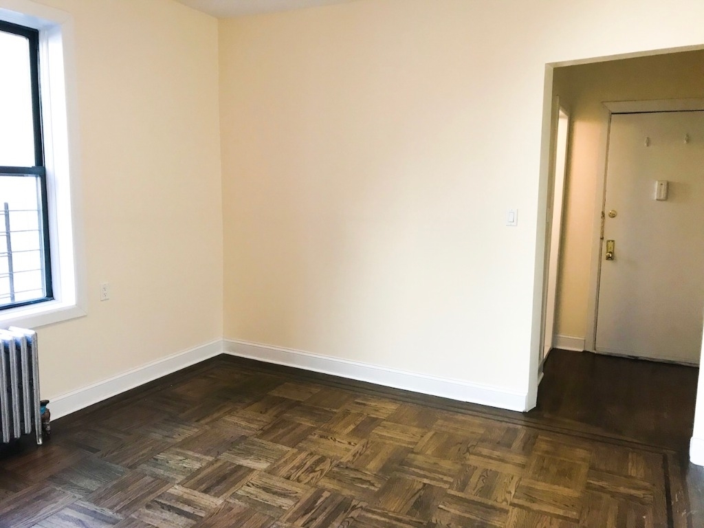 1605 Putnam Ave  - Photo 1