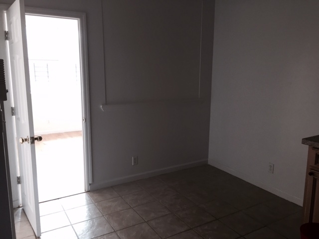 821 willoughby ave - Photo 2
