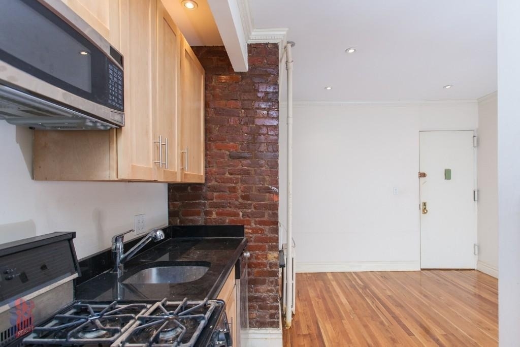 410 East 13th Street - Photo 1