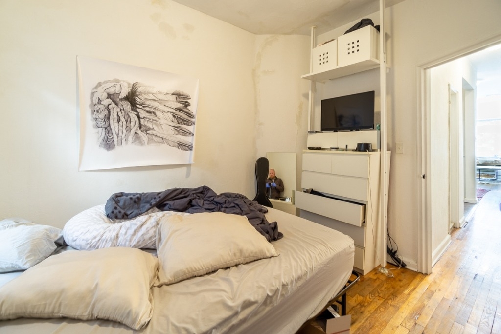 321 East 25th Street - Photo 5