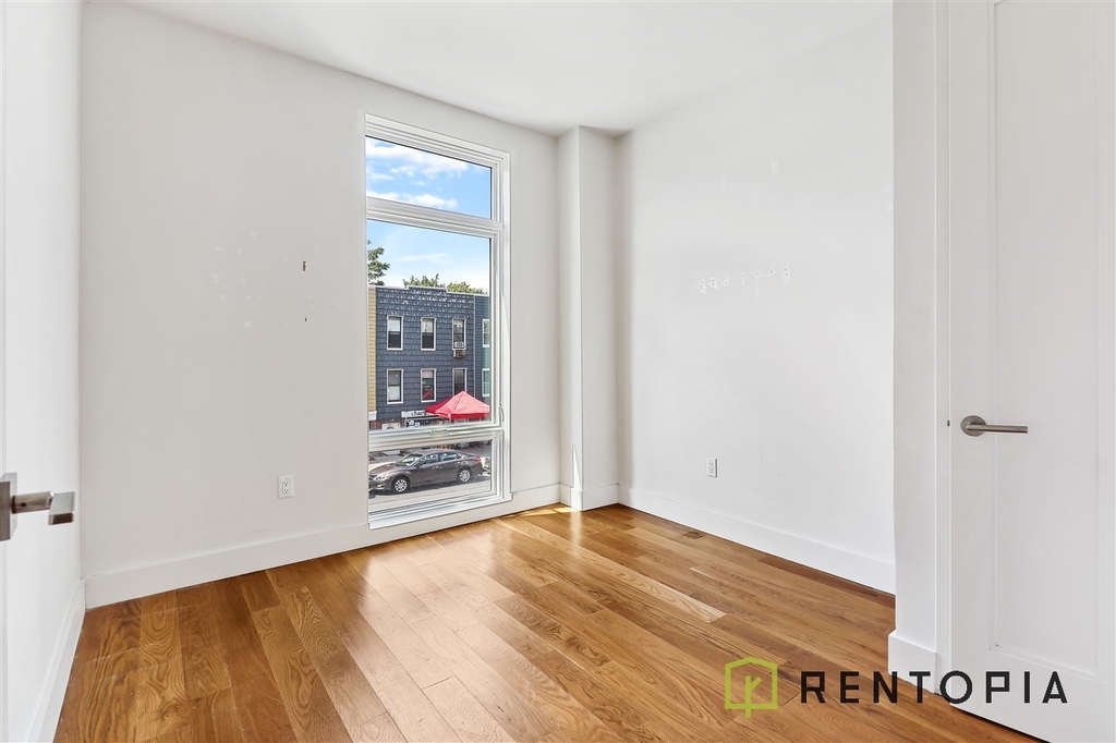 310 Graham Avenue - Photo 4