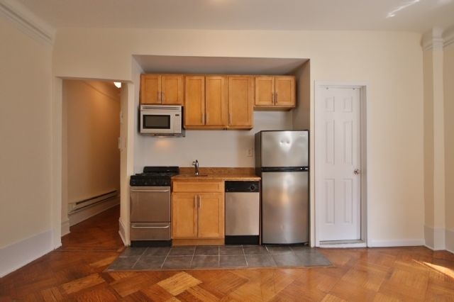 E 37th St, Murray Hill  - Photo 1