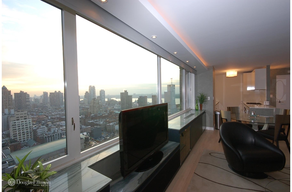 322 West 57th St - Photo 1