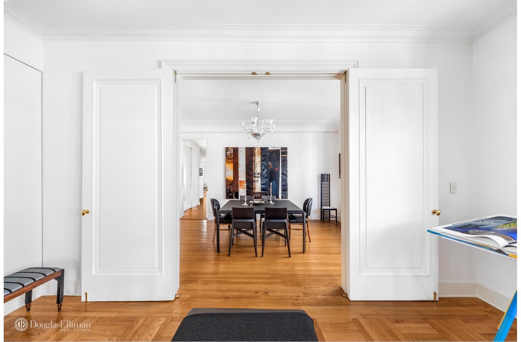 875 Park Avenue - Photo 2