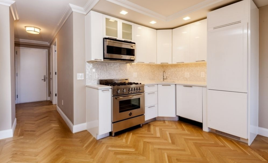 305 East 86th - Photo 1