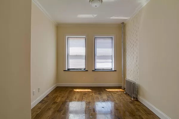 635 East 6th street - Photo 2