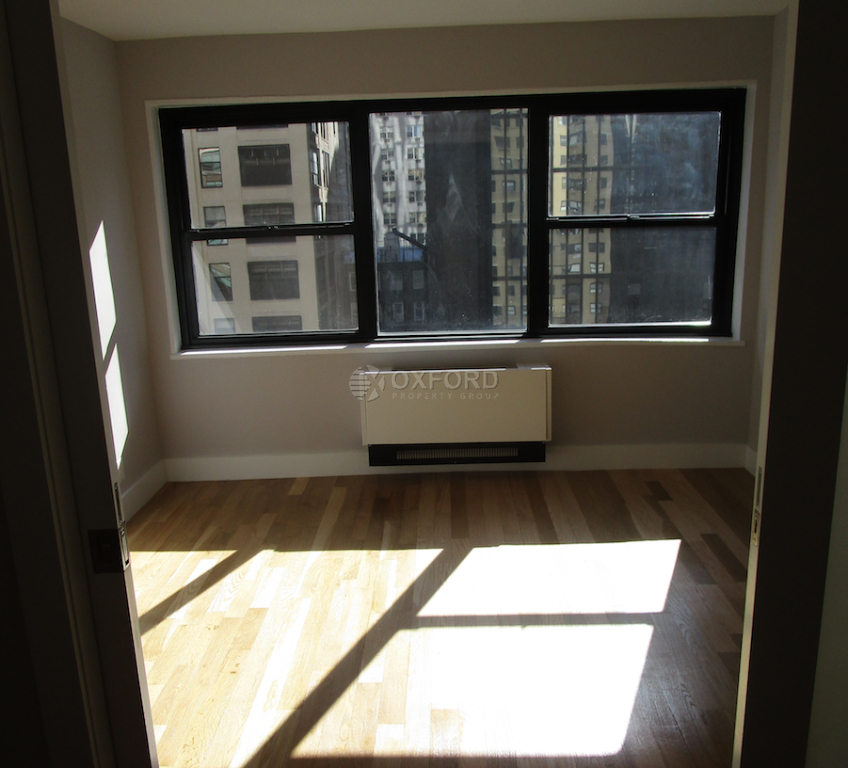 East 47th Street - Photo 6