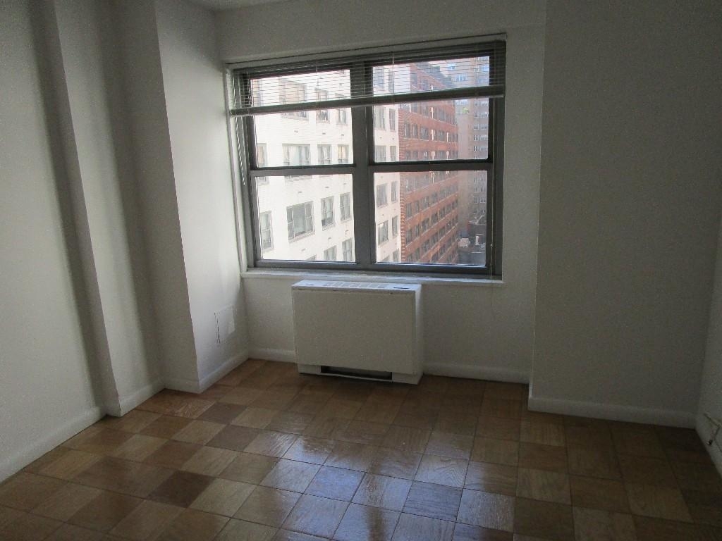 East 63rd Street - Photo 11