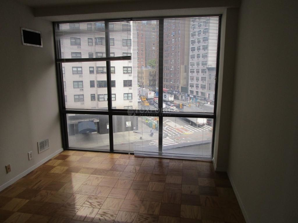 East 57th Street - Photo 3