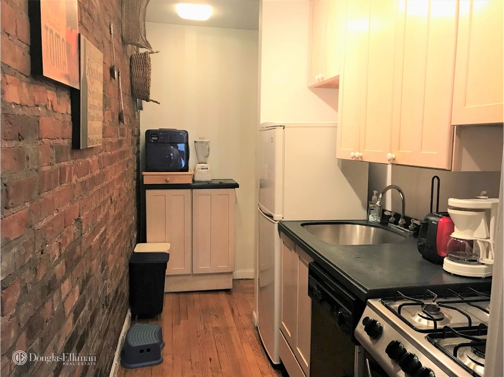 363 West 19th St - Photo 3