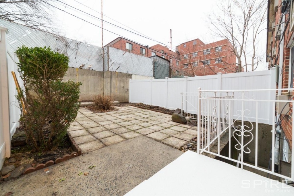 31-26 47 Street - Photo 8