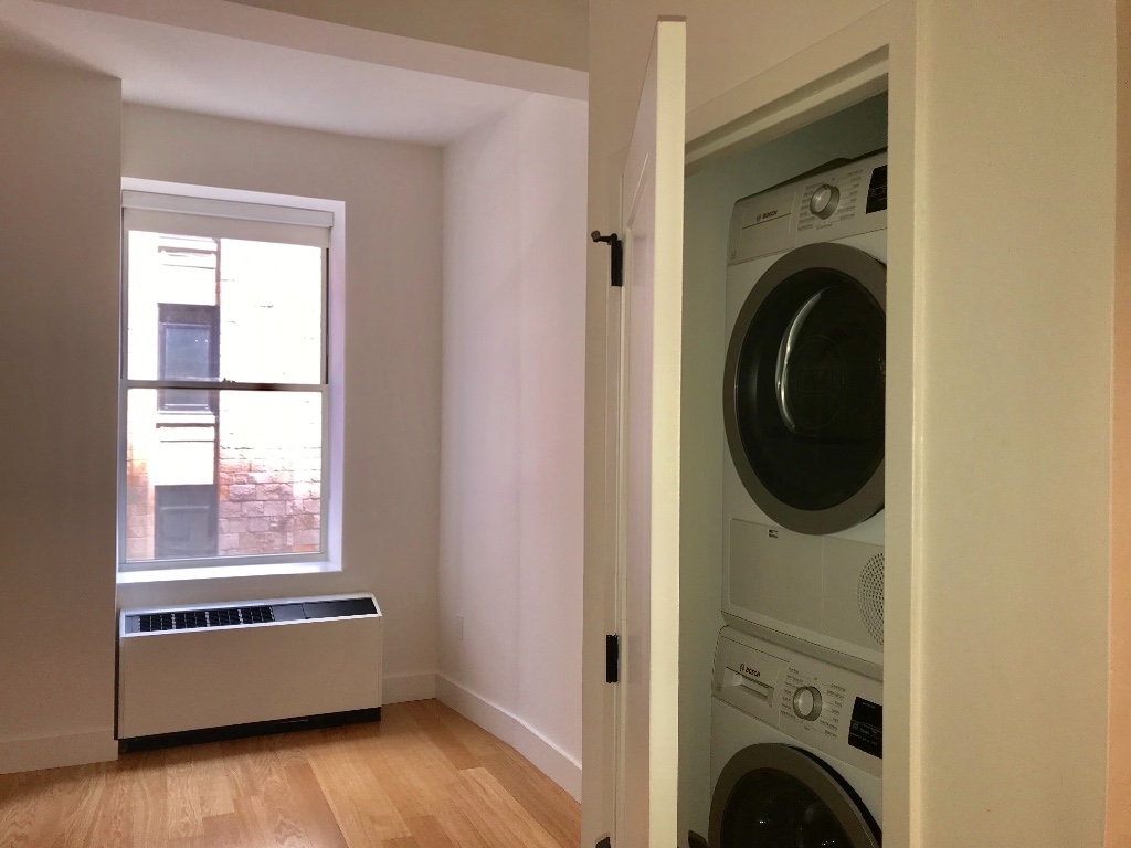 Financial District- washer and dryer in unit !!! - Photo 4